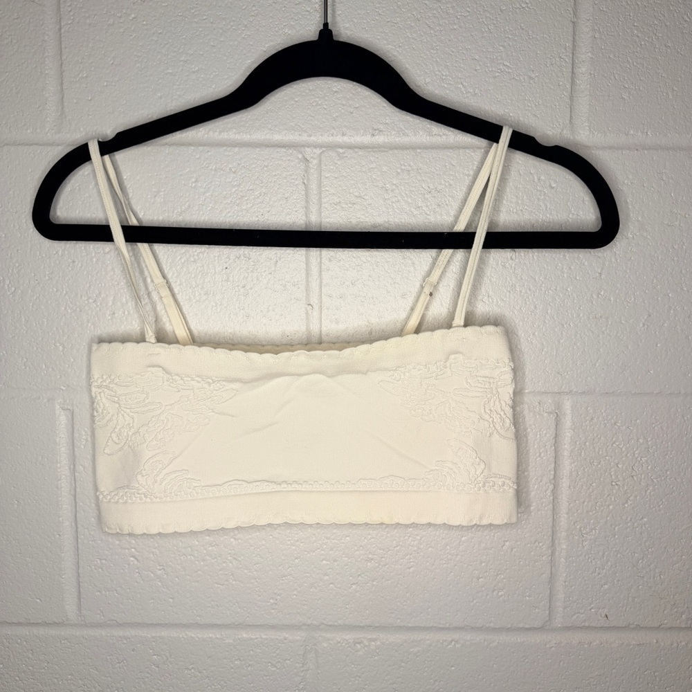 By Anthropologie cream bandeau sleepwear top
Intimates with removal straps